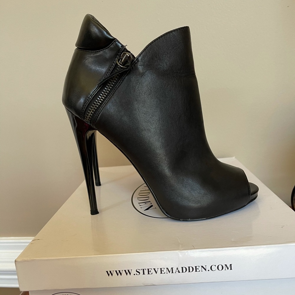 Steve Madden Peep toe bootie